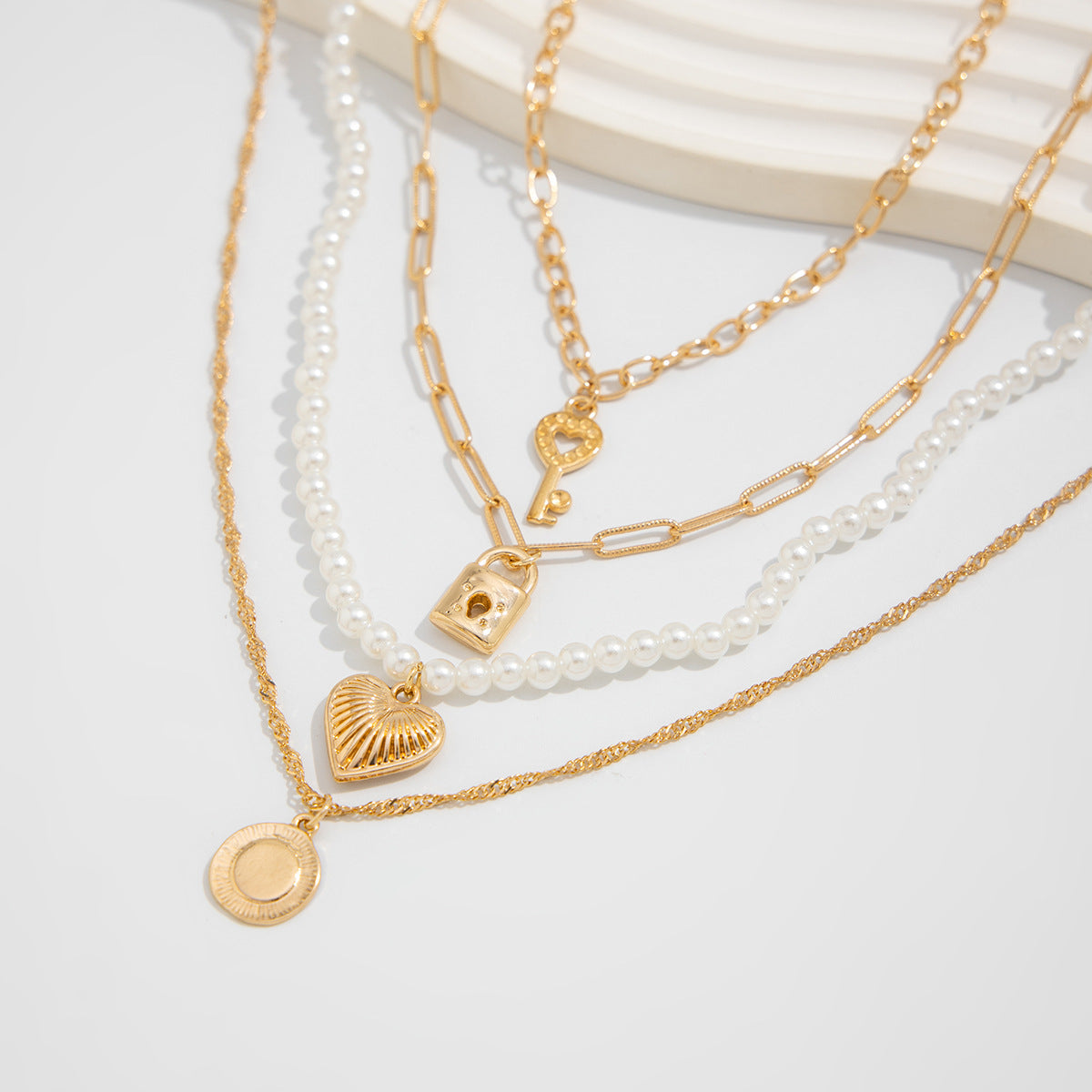 Planderful Vienna Verve Necklace – Elegant Pearl and Rose Bow Design