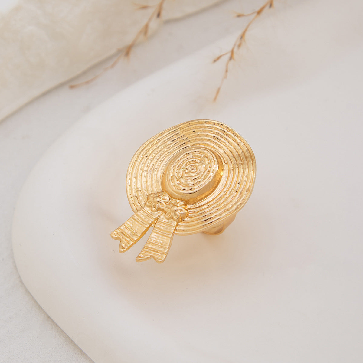 Planderful Vienna Verve Ring – Exaggerated Creative Design with Imitation Pearls