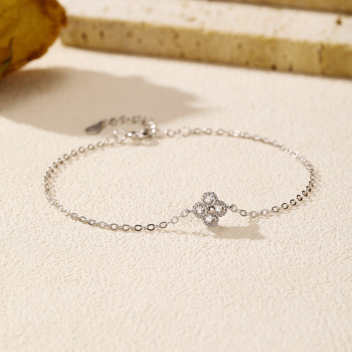 Planderful Everyday Genie Bracelet – Elegant Sterling Silver with Zircon Lucky Clover Design