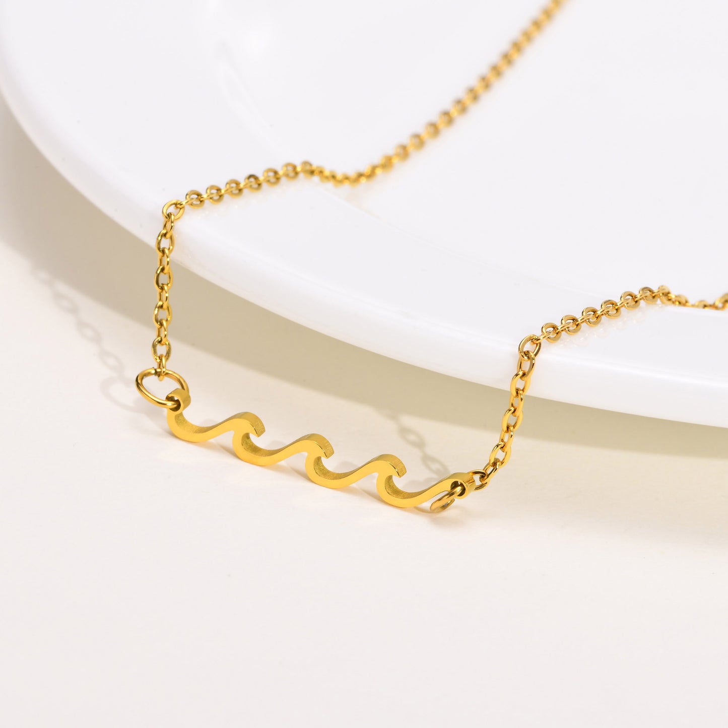 European And American Simple Personalized Gold Women's Wave Necklace