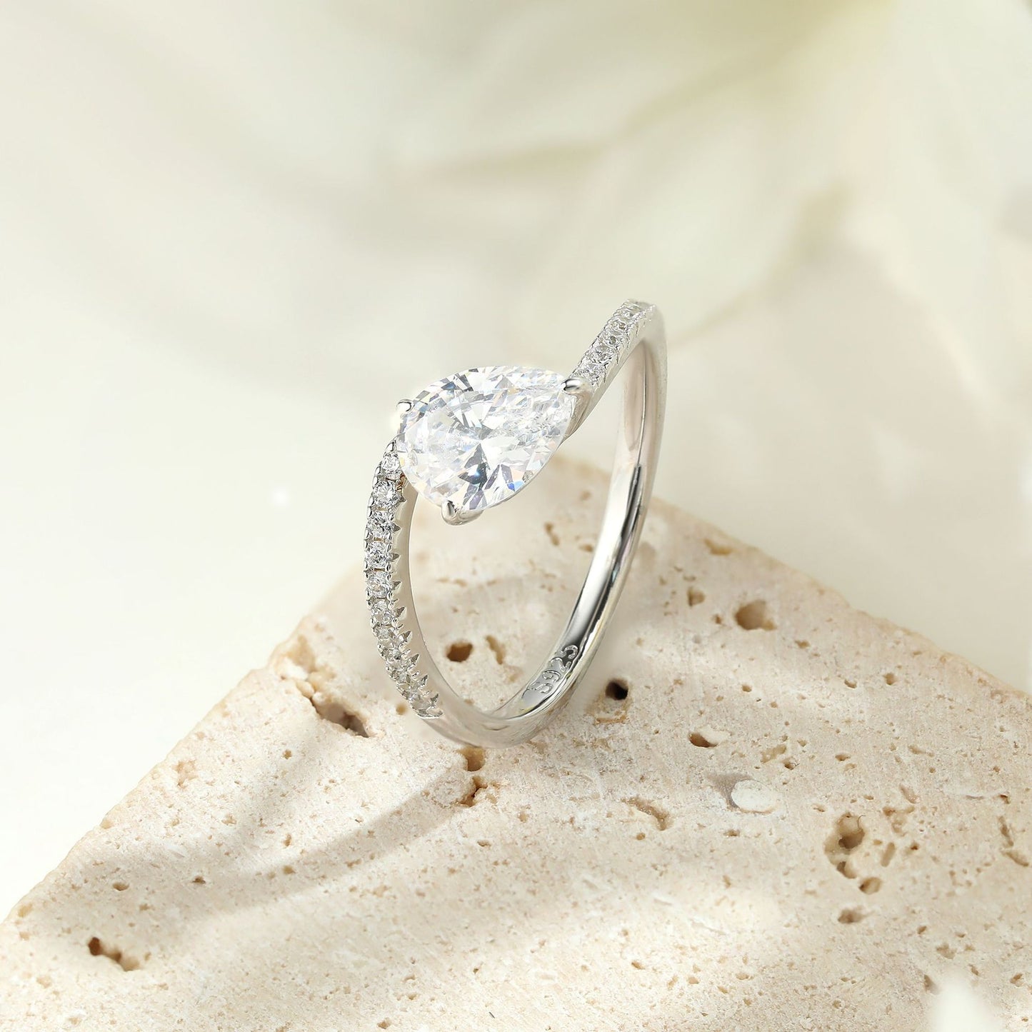 Planderful Everyday Genie 925 Sterling Silver Pear Shaped Zircon Ring Set for Women, Elegant Stackable Design