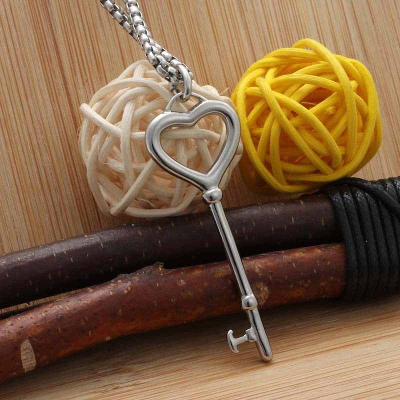 Personalized Retro Punk Titanium Steel Key Necklace for Men - Trendy Antique Pendant Direct from the Manufacturer