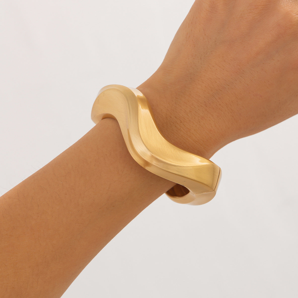 Planderful Vienna Verve Bracelet For Women Threaded Wave Design With Glossy Spring Buckle Statement Jewelry