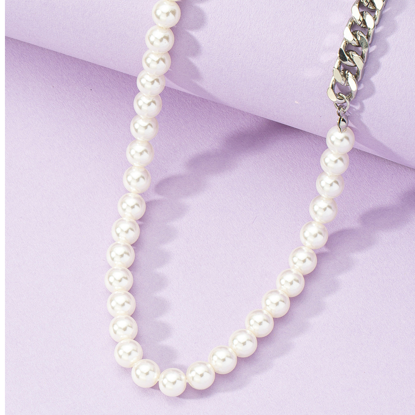 French Pearl Collar Necklace with Adjustable Design and Light Luxury Accent
