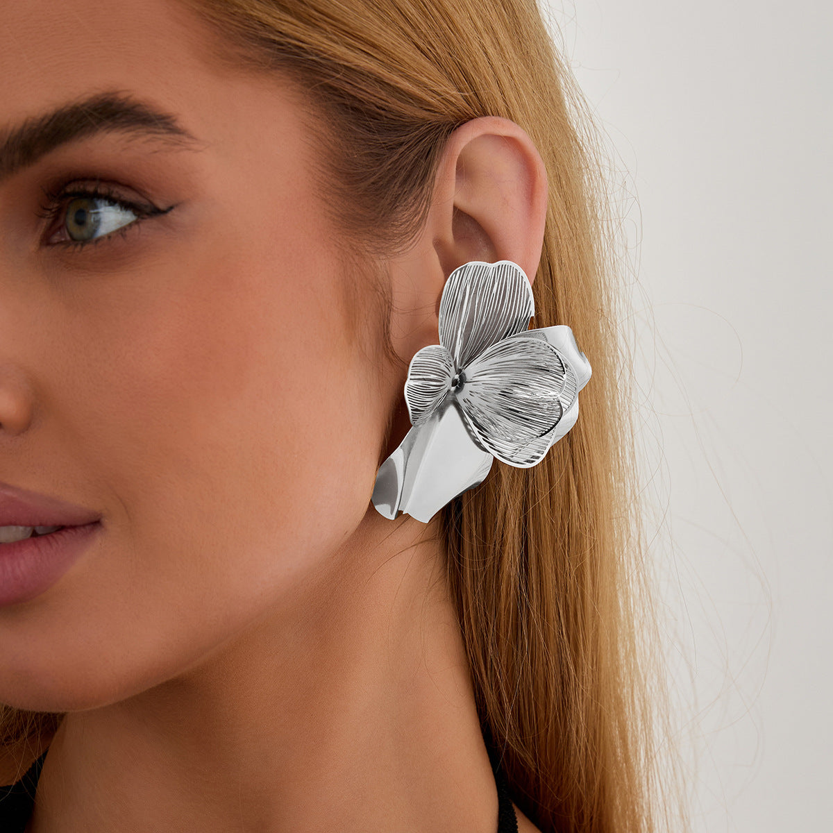 Planderful Vienna Verve Ginkgo Leaf Stud Earrings for Women Vintage Floral Irregular Statement Design