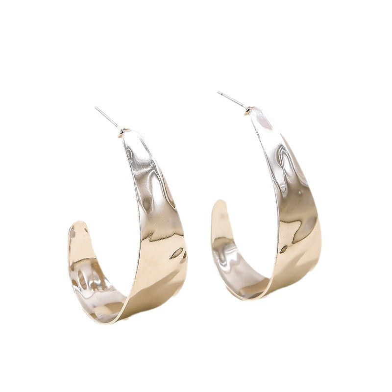 Exaggerated Metallic Crescent Earrings with a Retro Twist