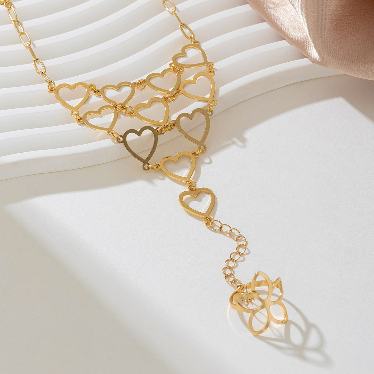 Fashionable Metal Love Flower Bracelet for Stylish Ladies