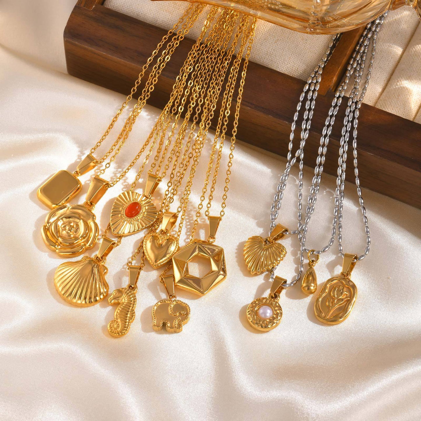 Stainless Steel Geometric Flower Imitation Pearl Irregular Flower Pendant Gold Necklace