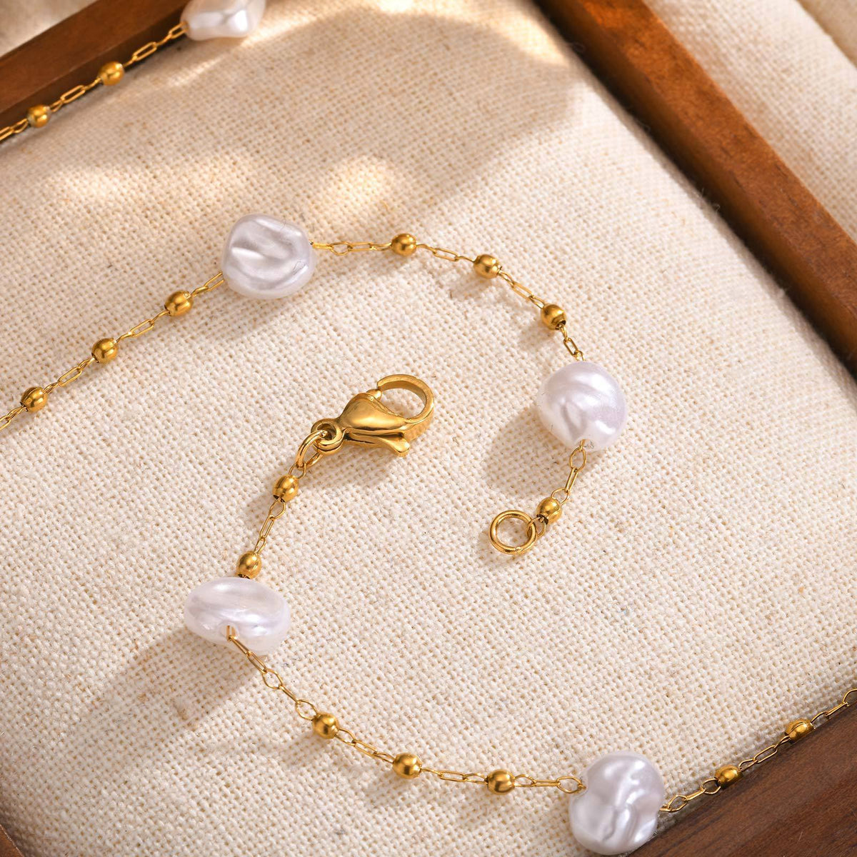 Ladies Imitation Baroque Pearl Y-Shaped Gold Necklace Stainless Steel Chain