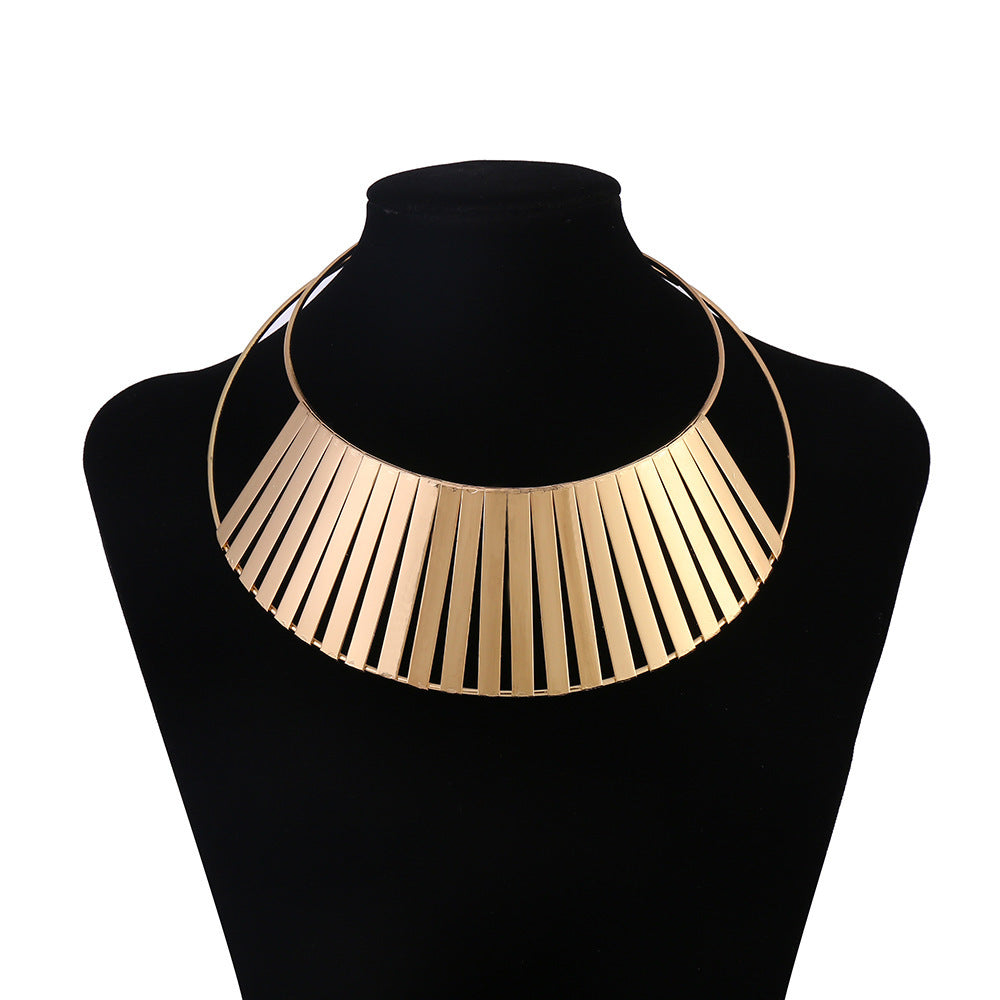 Extravagant Punk Collars with Cultural Influence - Statement Metal Necklace with Fan-shaped Design