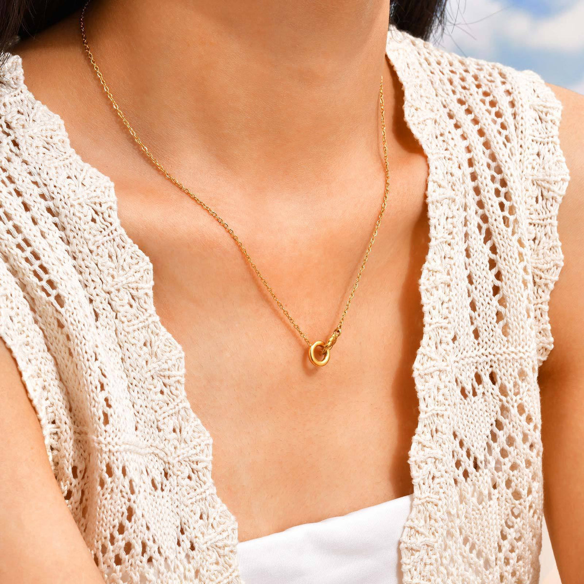 Gold Toggle Ring Necklace with Twisted Bar