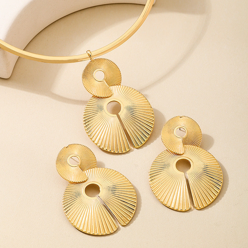 Vienna Verve Women's Metal Ruffle Edge Jewelry Set