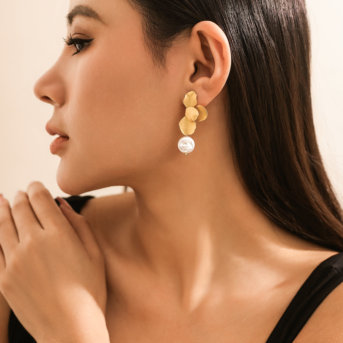 Elegant Cross-border French Petal Earrings with Imitation Pearl Details