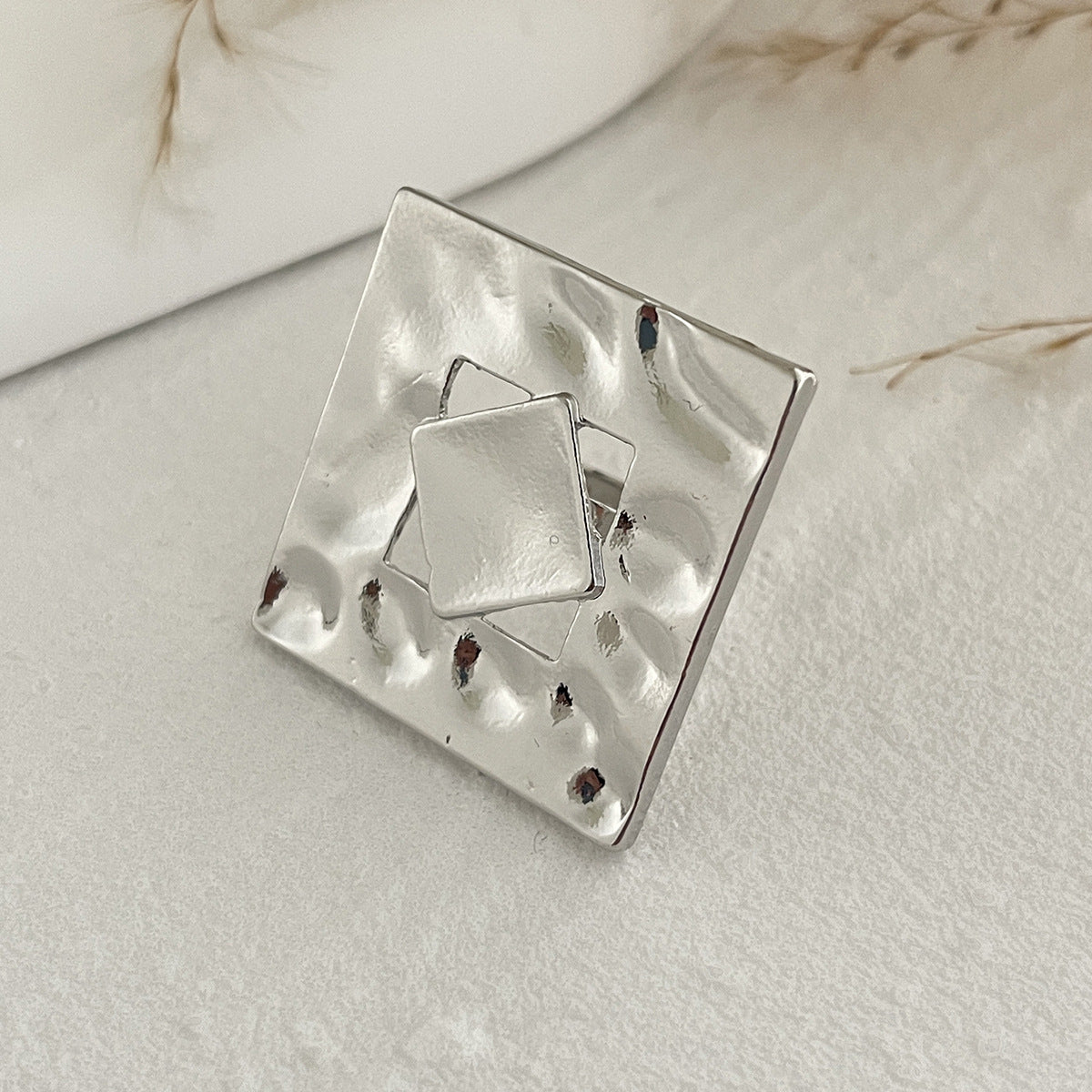 Planderful Vienna Verve Ring – Irregular Floral Design