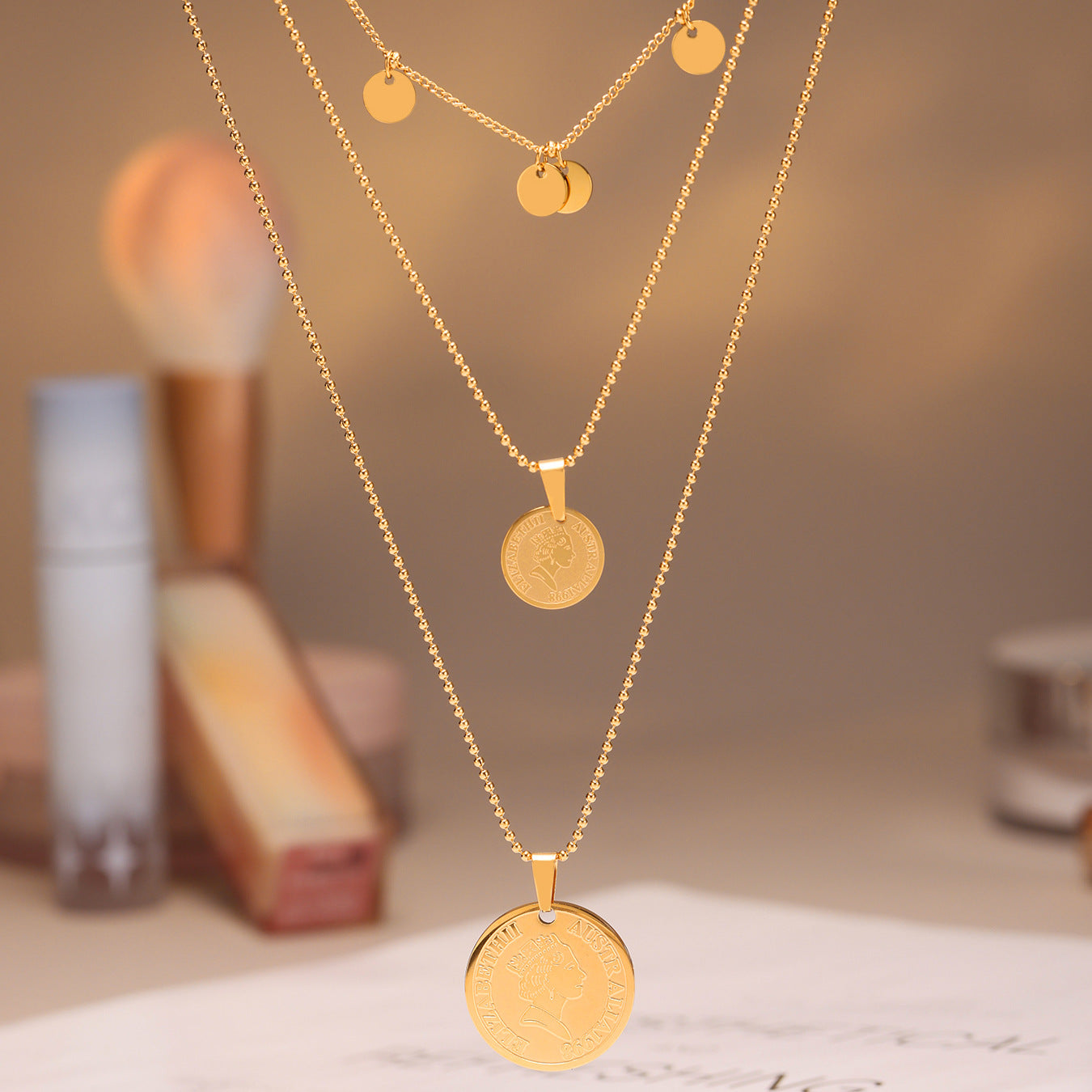 18K Gold Plated Queen Portrait Clavicle Necklace Planderful