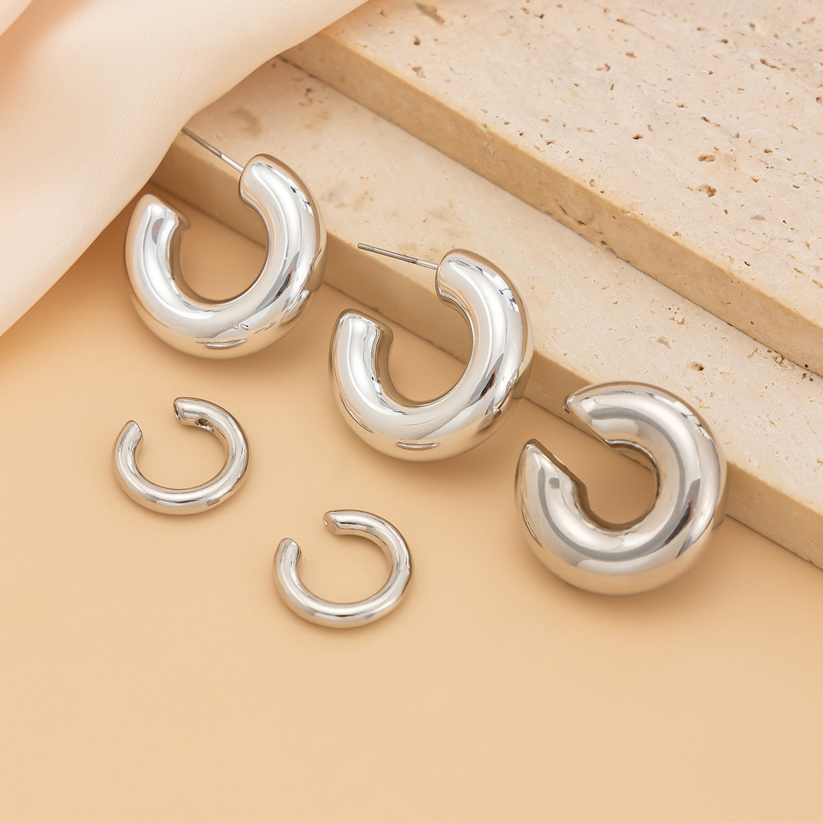 Planderful Vienna Verve Earrings – Elegant Hollow Design