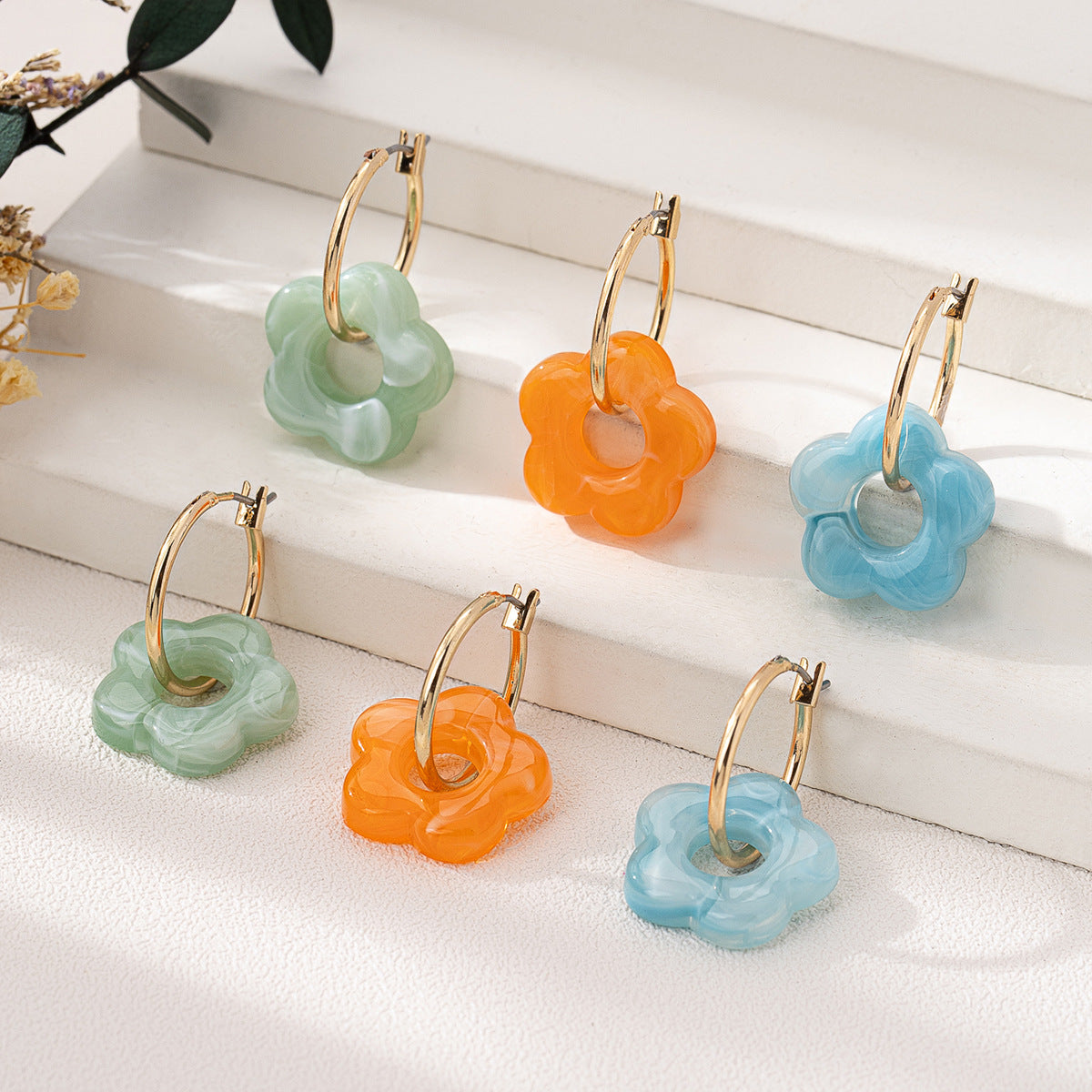 Planderful Vienna Verve Earrings Set – Fashionable Resin Flower Design