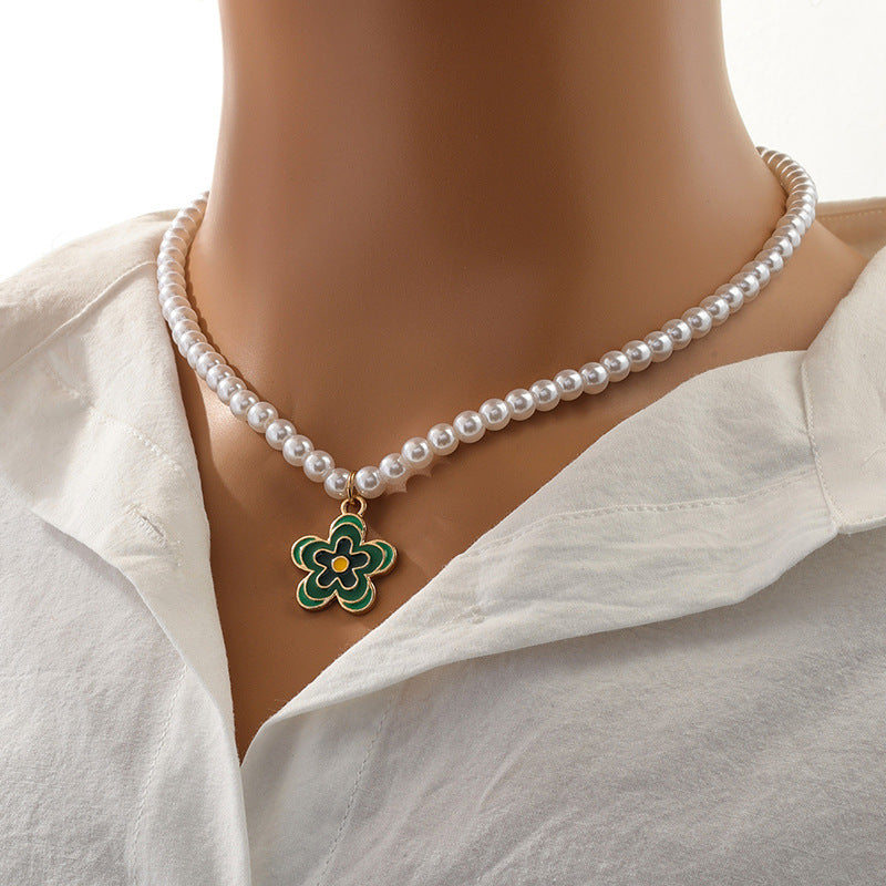 Elegant Parisian Pearl Collar Necklace with Retro Floral Pendant