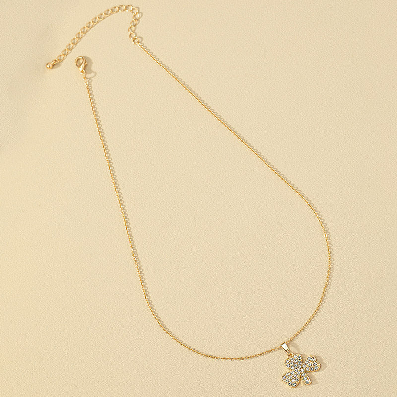 Lucky Clover Pendant Necklace with a Modern Twist for Trendy Women
