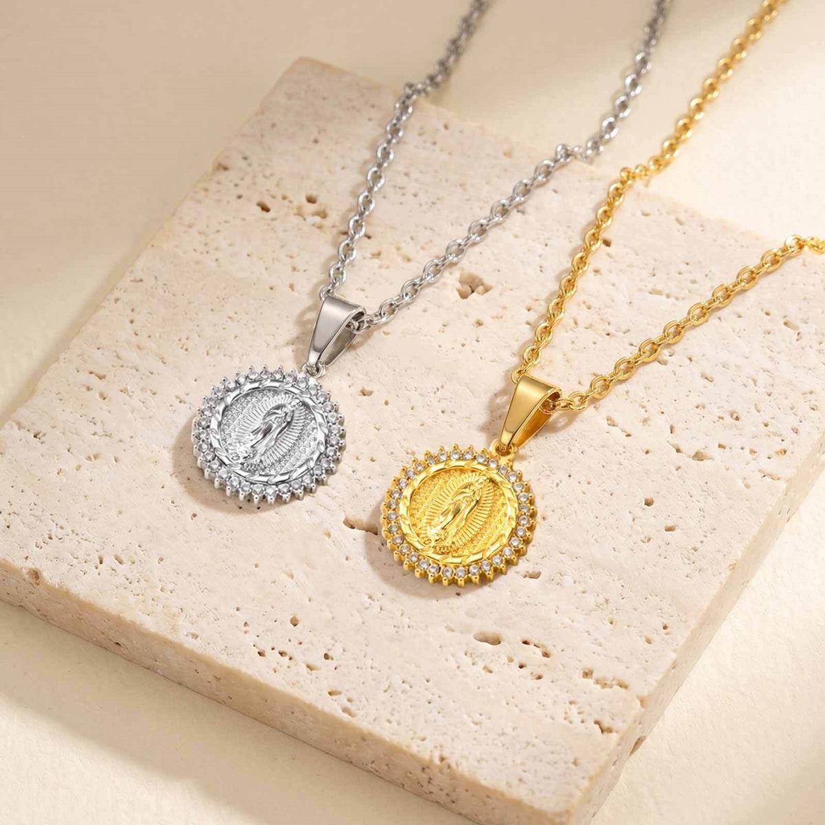 Round Plate Necklace – Stainless Steel Rhinestone Pendant – Style