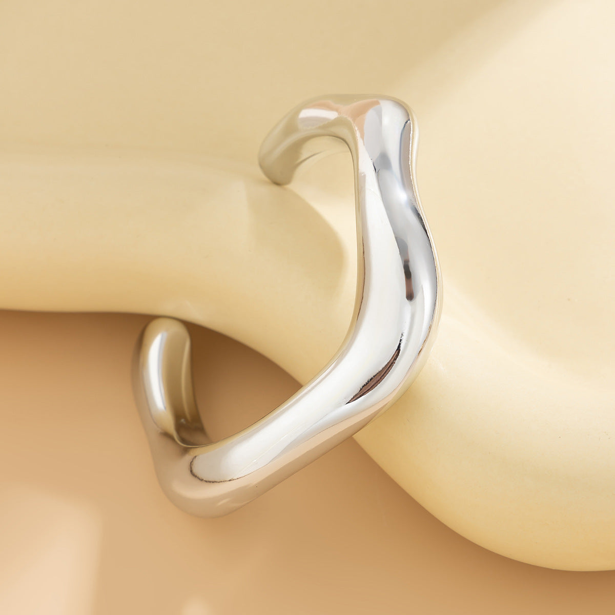 Planderful Vienna Verve Bracelet – Fashionable Geometric Design