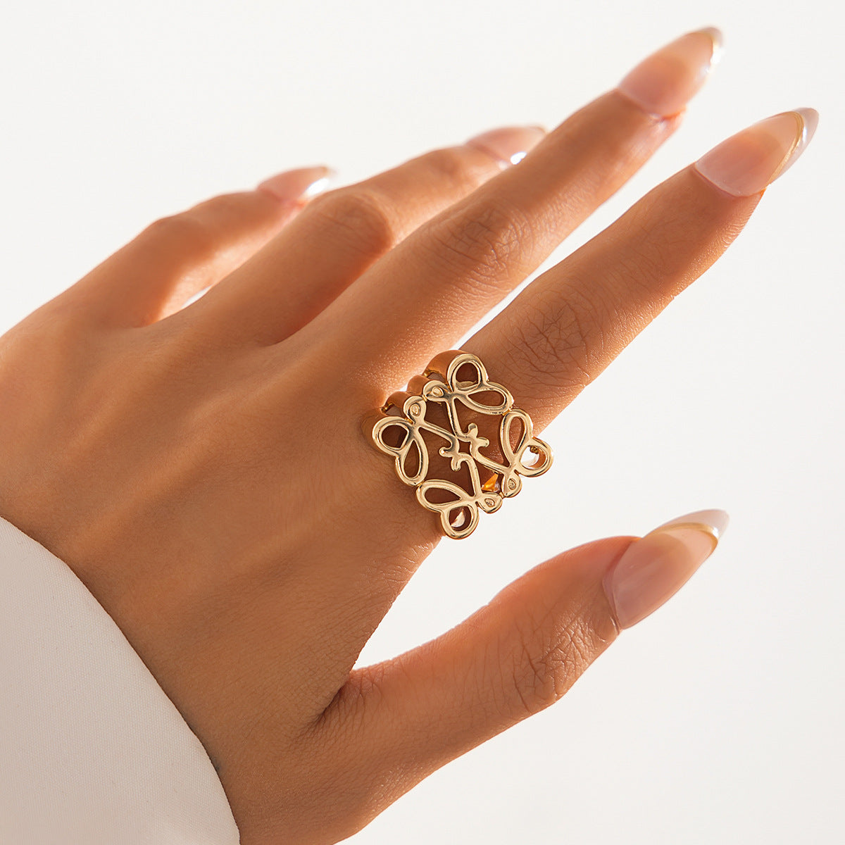 Planderful Vienna Verve Ring – Elegant Retro Flower Design