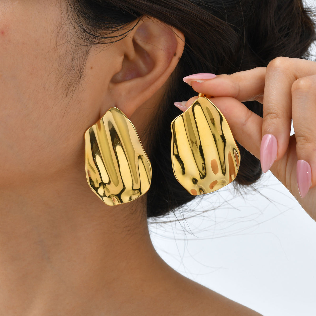 Sculptural Shell Stud Earrings — Gold