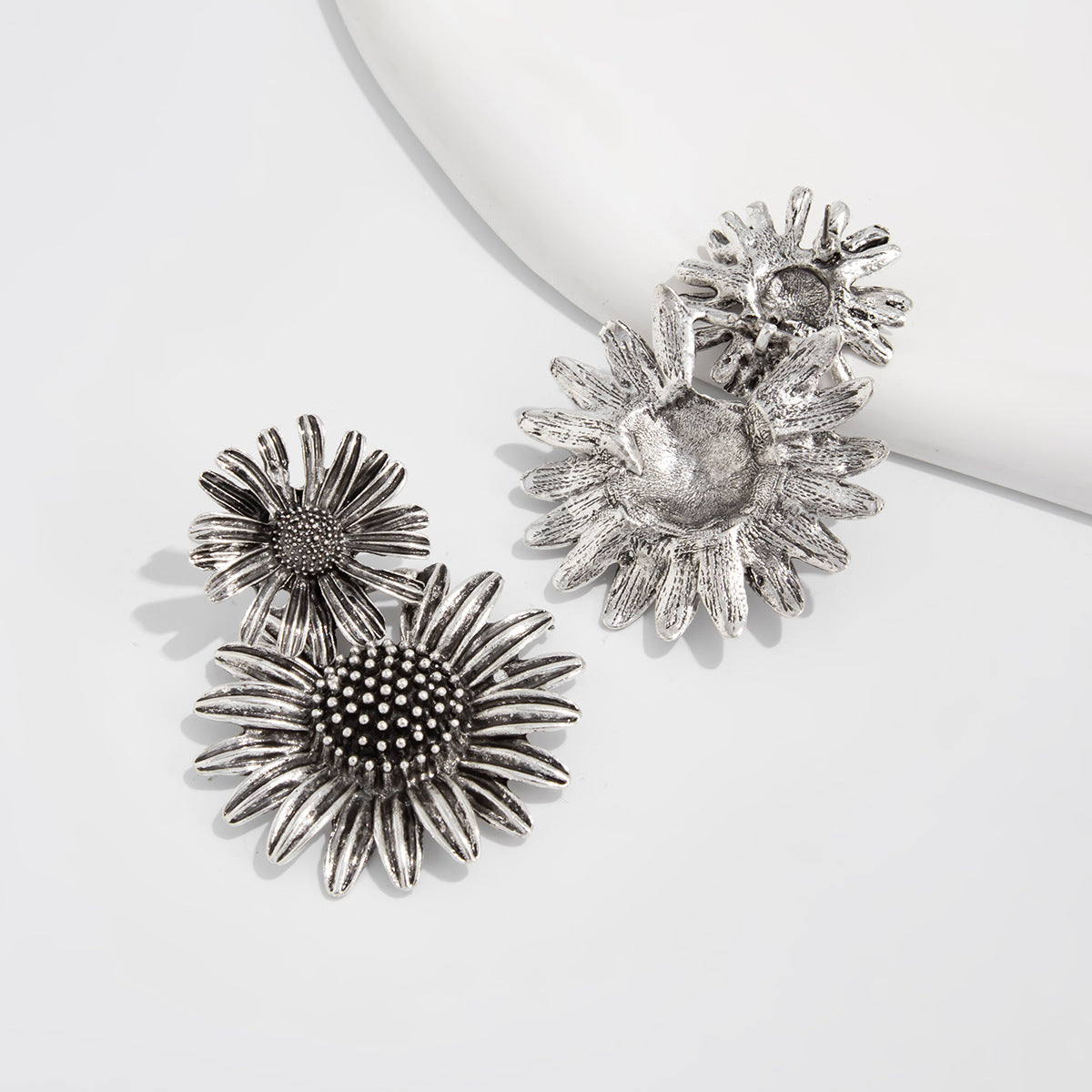 Planderful Vienna Verve Three Dimensional Sunflower Pendant Stud Earrings For Women Statement Retro Liquid Style