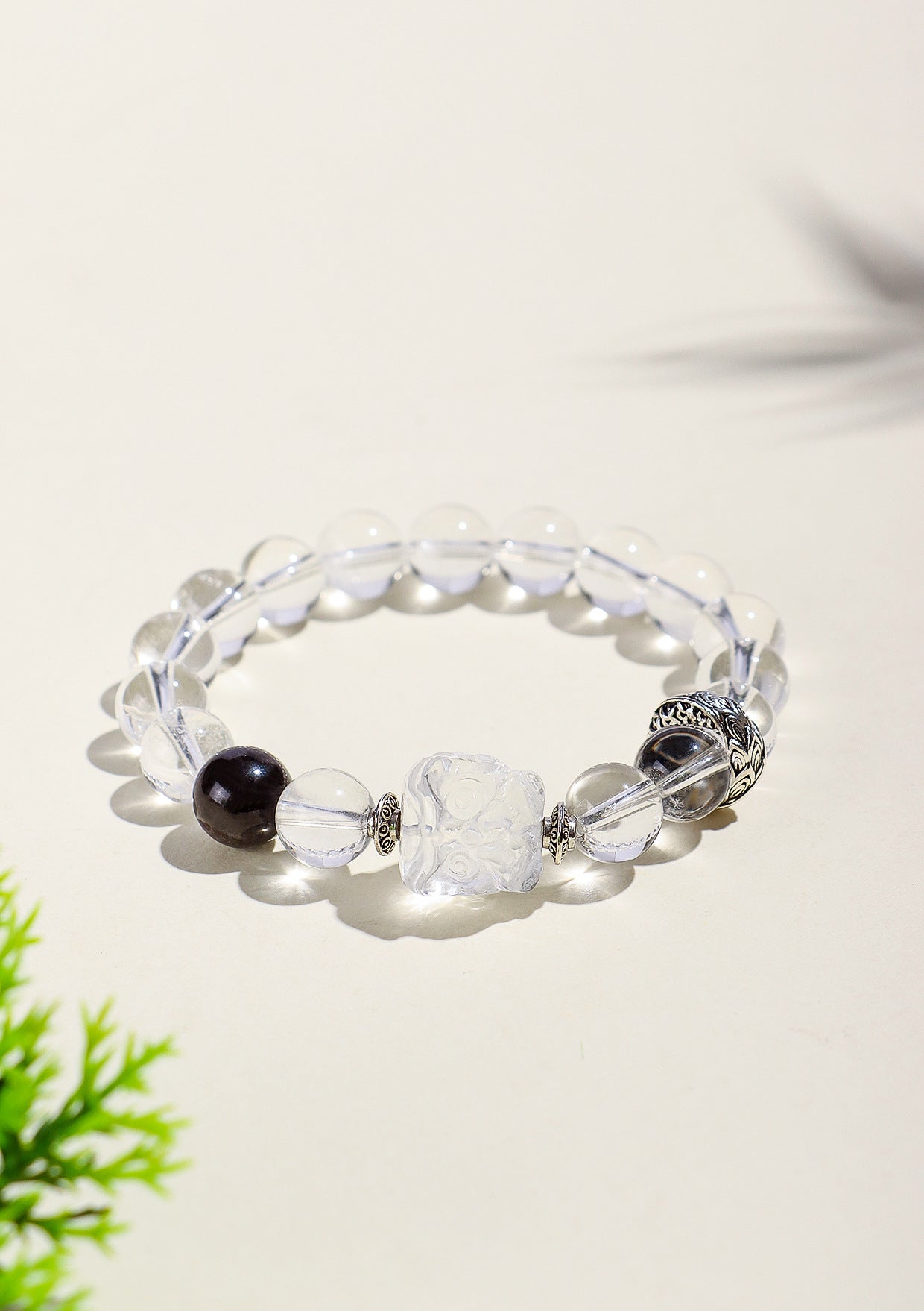 Planderful Fortune's Favor Bracelet – Elegant Crystal Lion Design