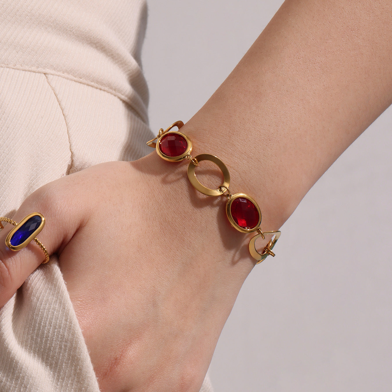 Planderful Interlocking Glass Stone Bracelet Gold Plated