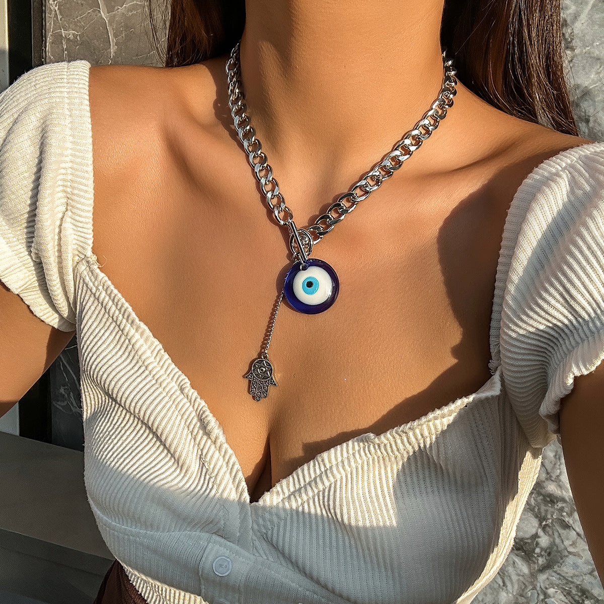Blue Eye Pendant Necklace with a Touch of Bergamot Flavor