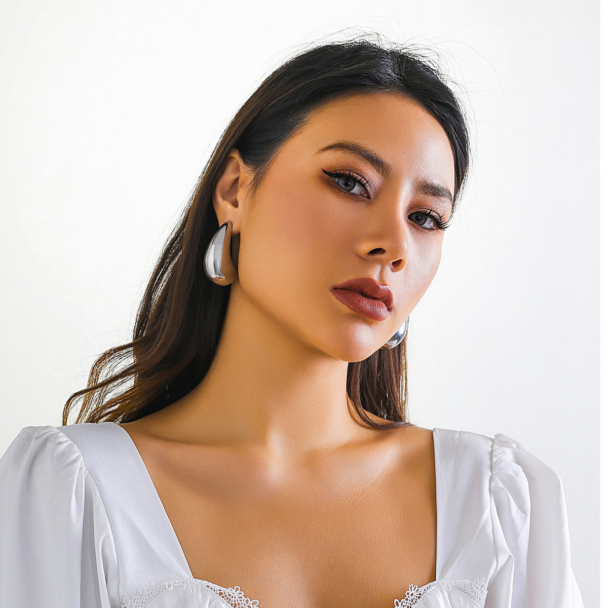 Exaggerated Ins Party Drop Smooth Necklace with Large Teardrop Comma – Cross-border Jewelry Inspired by Europe and The United States