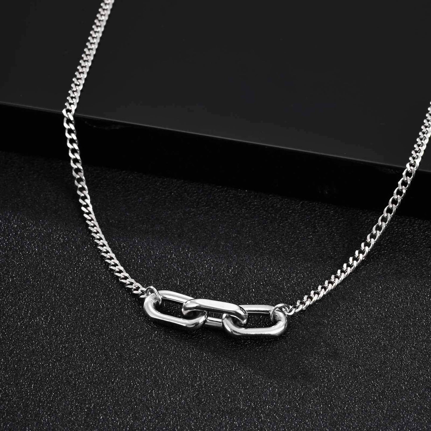 Unisex Collarbone Chain – Stainless Steel Minimalist Three Square Ring Grinding Chain Necklace
