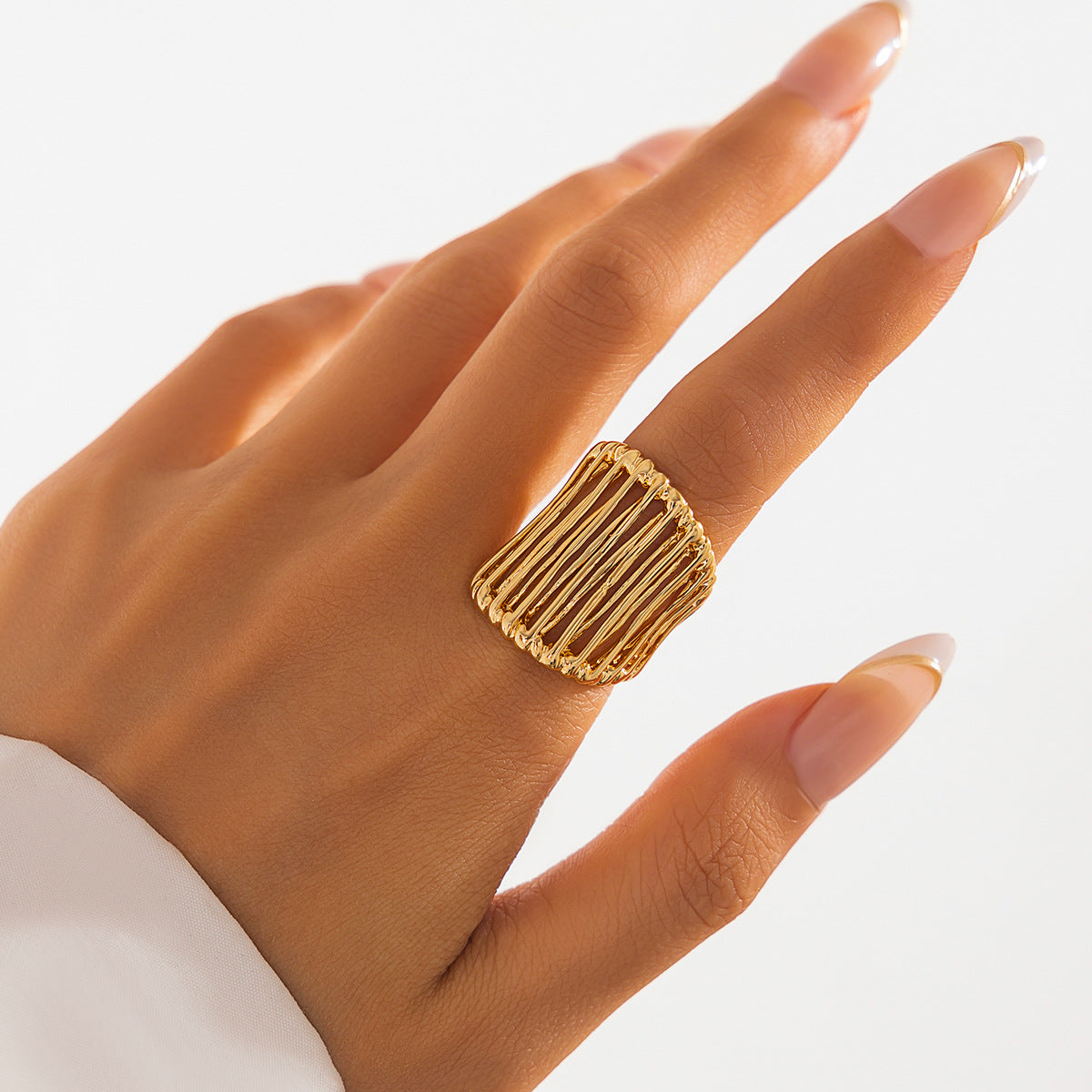 Planderful Vienna Verve Ring – Unique Lava Texture Design