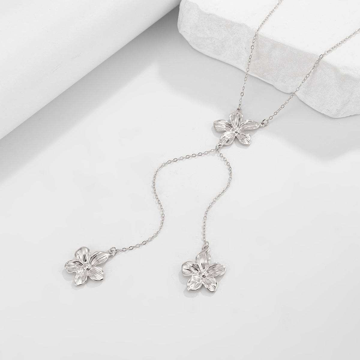 Metal Flower Tassel Y-Necklace