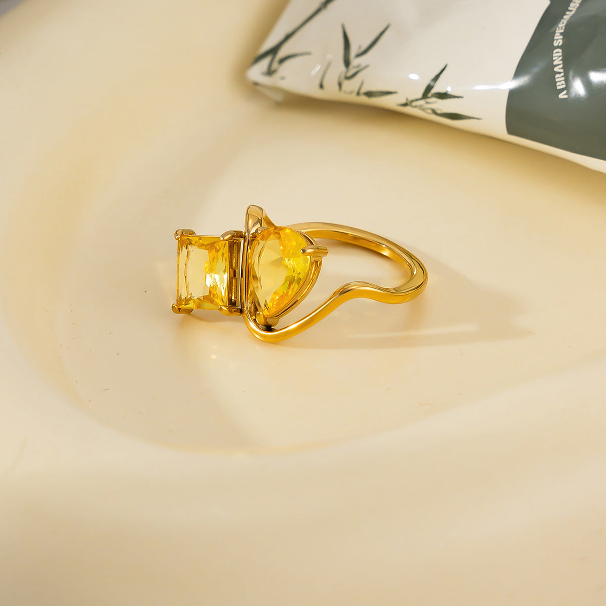 Planderful Vienna Verve Stainless Steel S Curve Zircon Ring For Modern Women Statement Jewelry