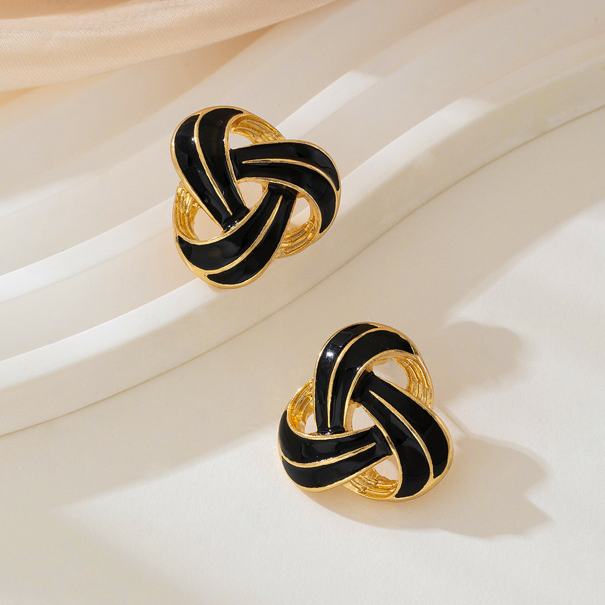 Planderful Vienna Verve Earrings – Elegant Metal Design for All Seasons