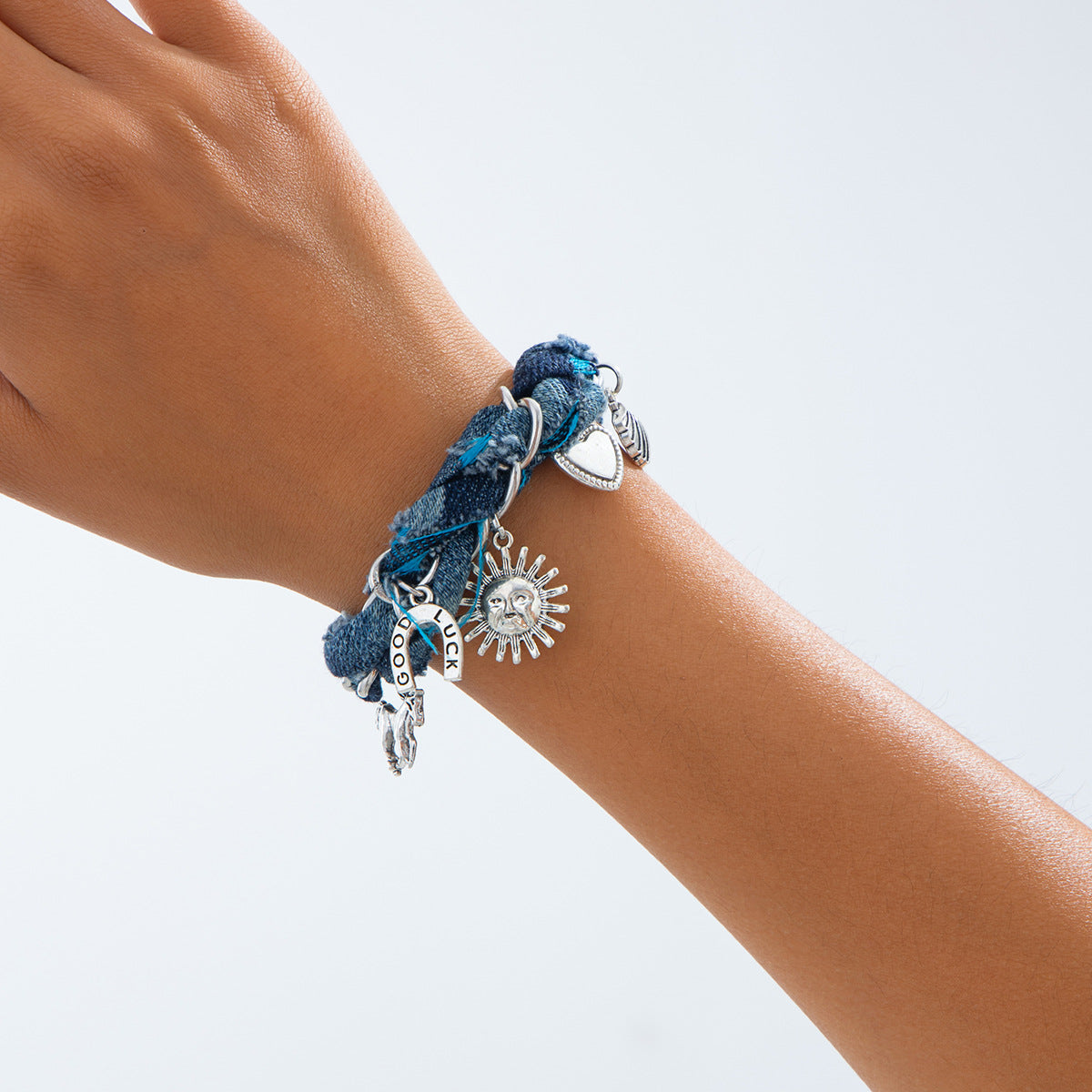 Planderful Vienna Verve Bracelet – Versatile Heart-Shaped Design