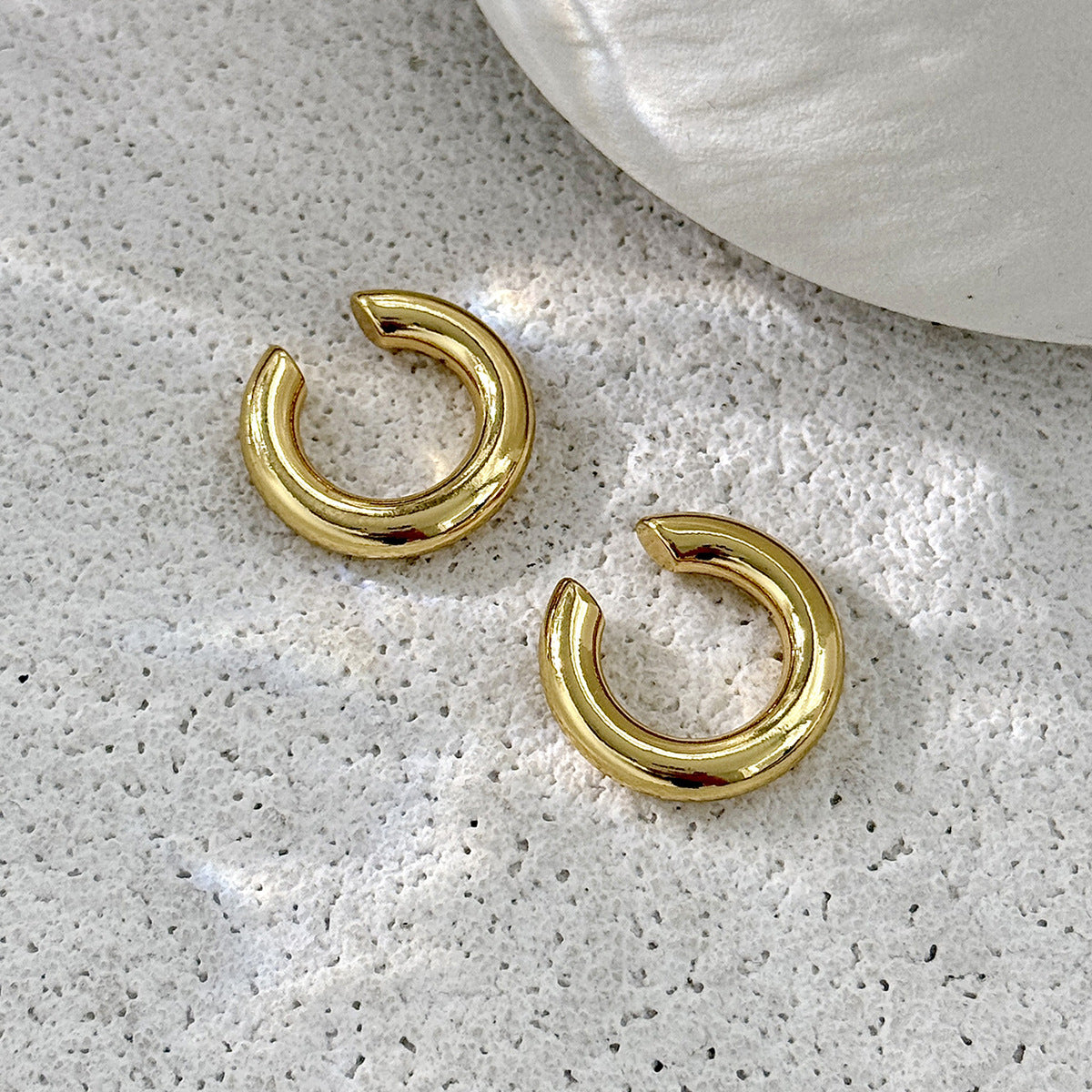 Planderful C Shaped Stainless Steel Ear Clip Earrings with Contrasting Knot Detail For Women Statement Jewelry
