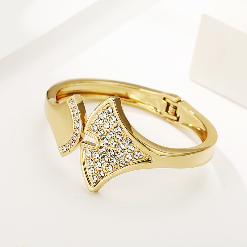 European Asymmetrical Rhinestone Bracelet for Women - High-End Clothing Accessory