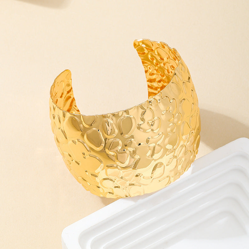 Planderful Vienna Verve Bracelet – Exaggerated Curved Metal Design