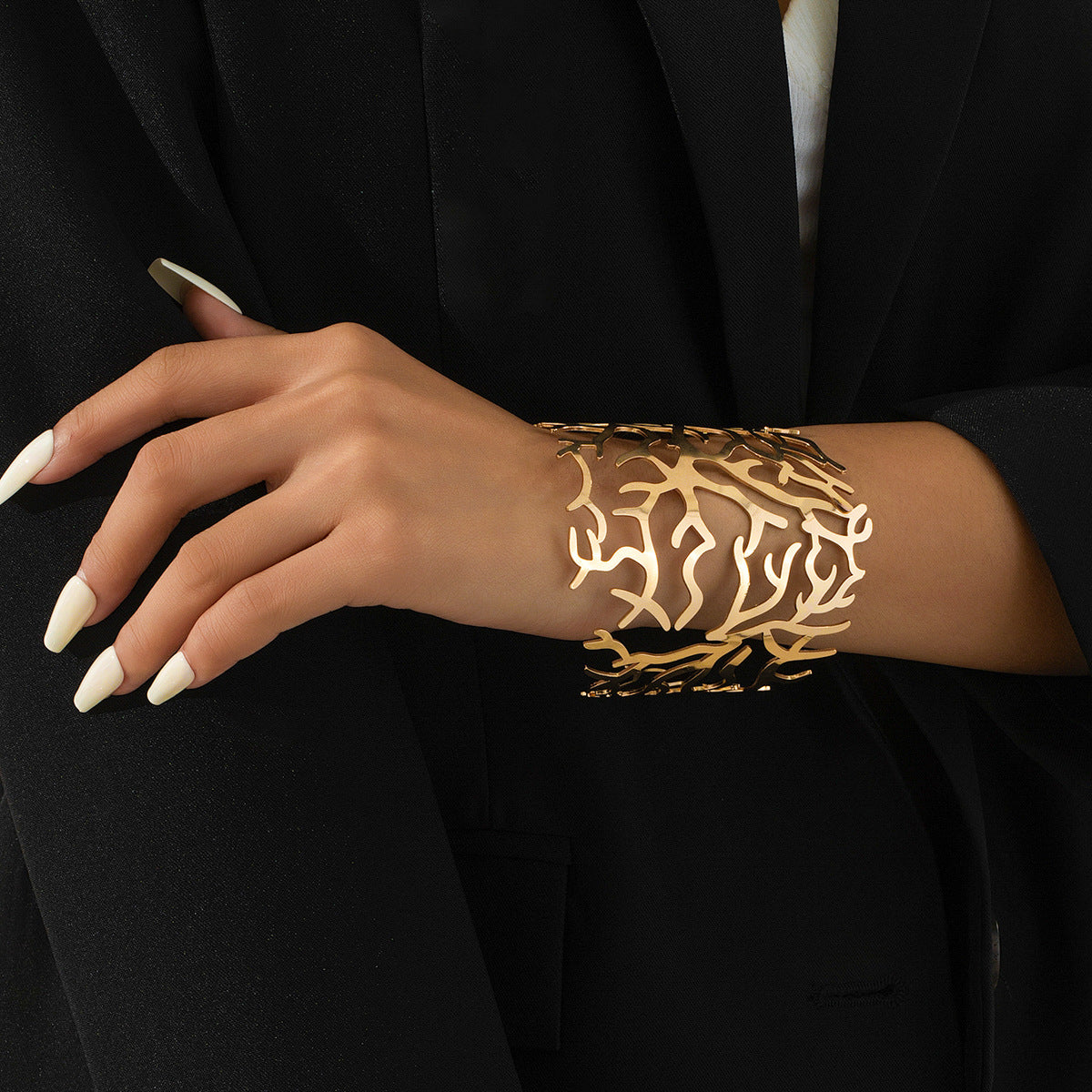 Planderful Vienna Verve Bracelet – Stylish European American Metal Design