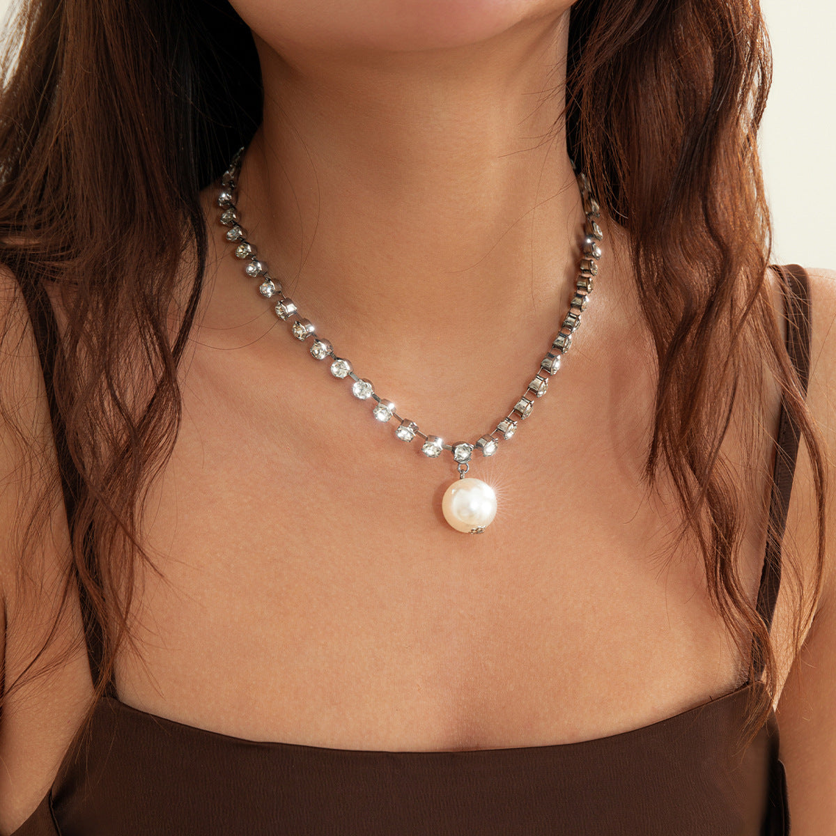 Chic Metal Chain Necklace with Imitation Pearl Pendant and Diamonds