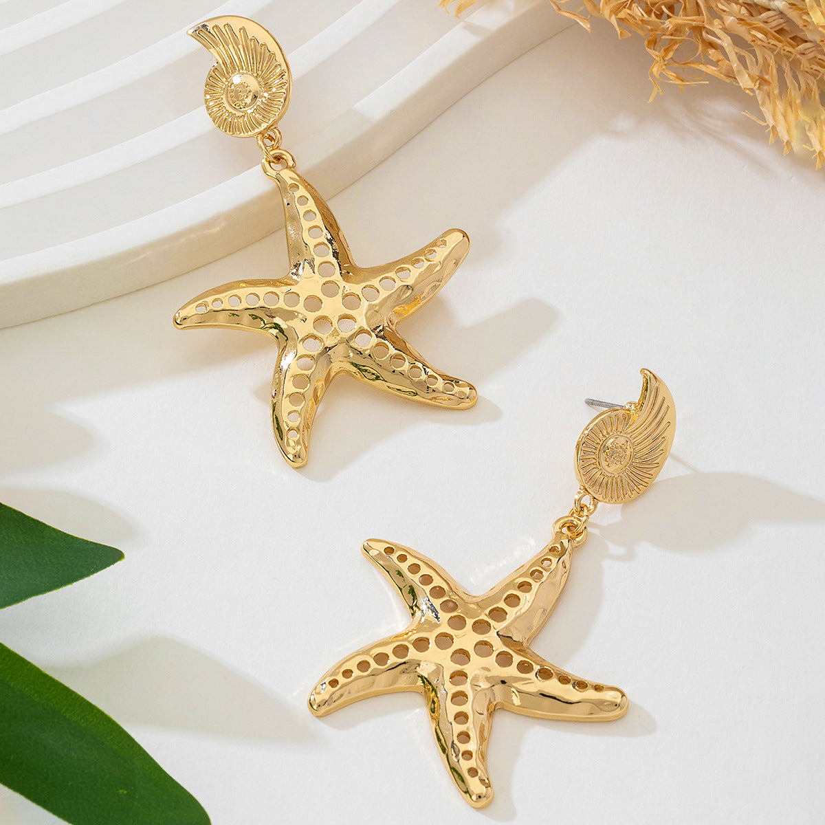 Planderful Vienna Verve Earrings – Fashionable Retro Metal Design