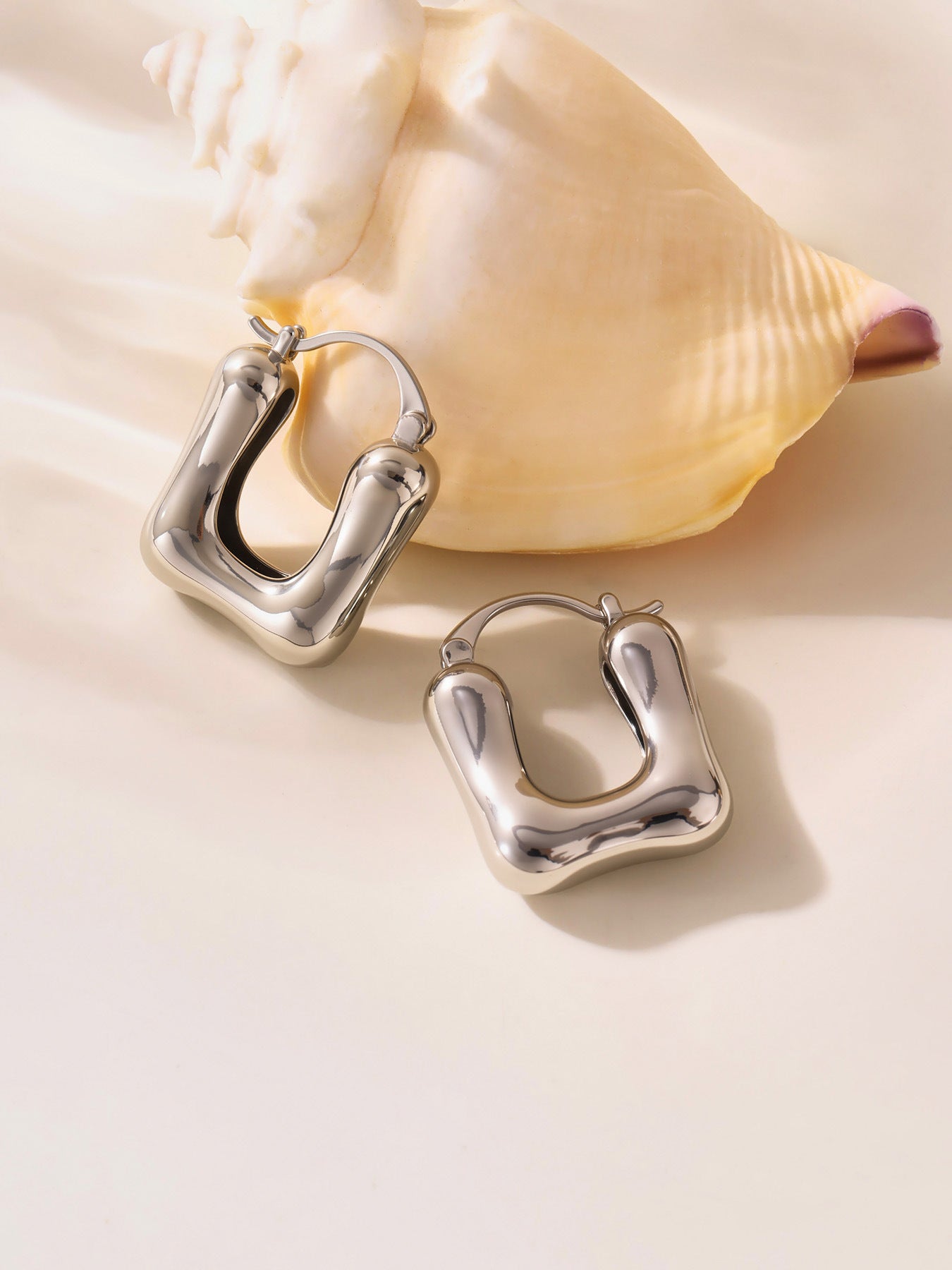 Planderful U Shaped Earrings Geometric 18K Gold Women