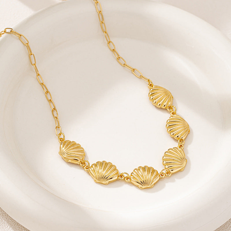 Planderful Vienna Verve Necklace – Fashionable Metal Shell Design