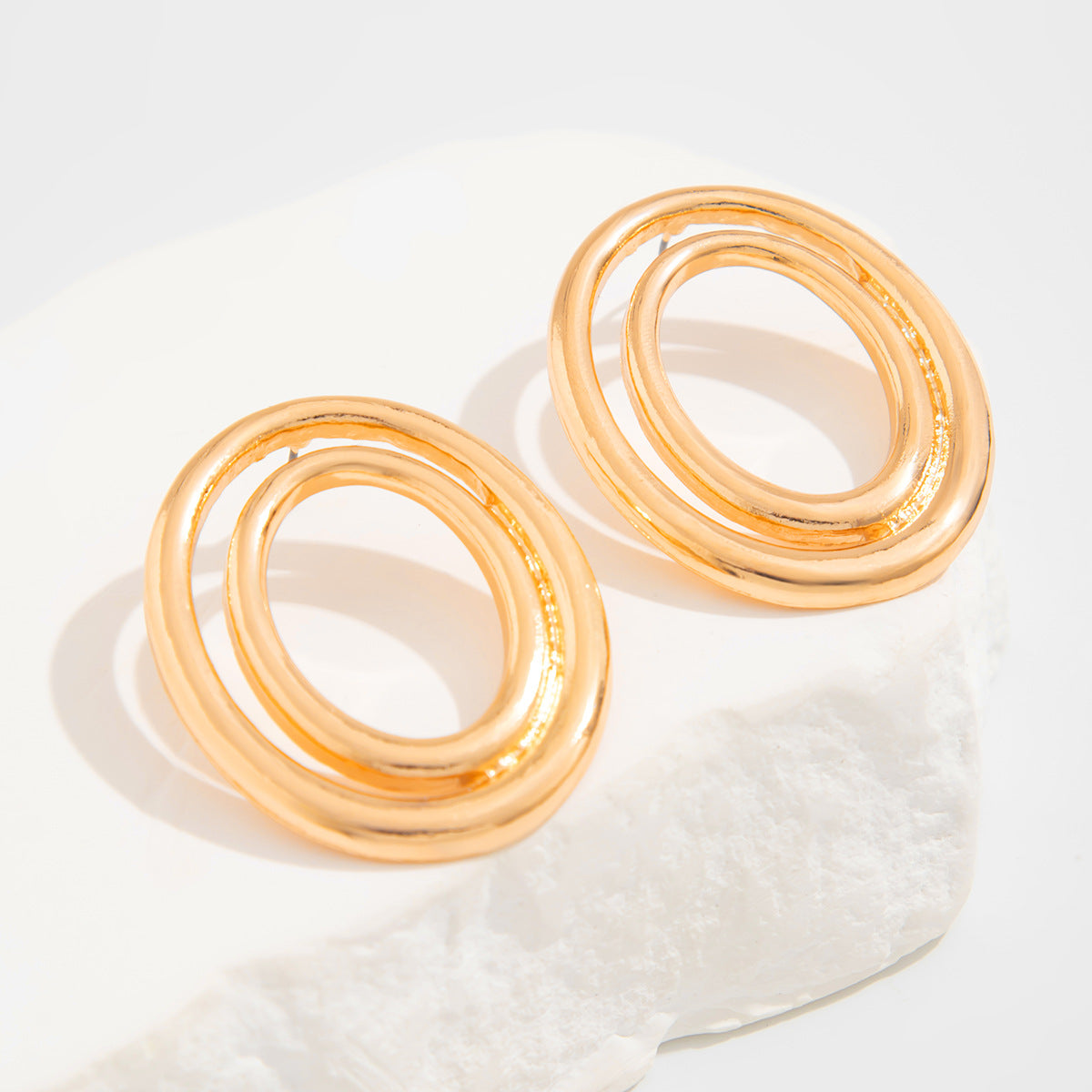 European and American fashion geometric niche thread ins wind stud earrings women, temperament alloy texture retro versatile ear jewelry