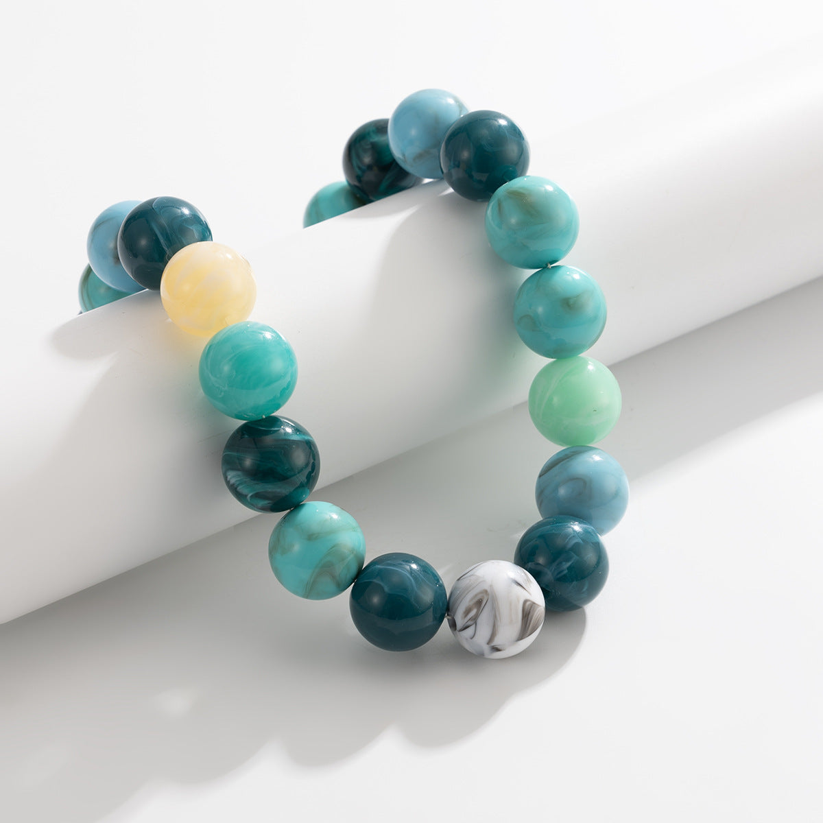 Color-Smudged Bead Collarbone Necklace