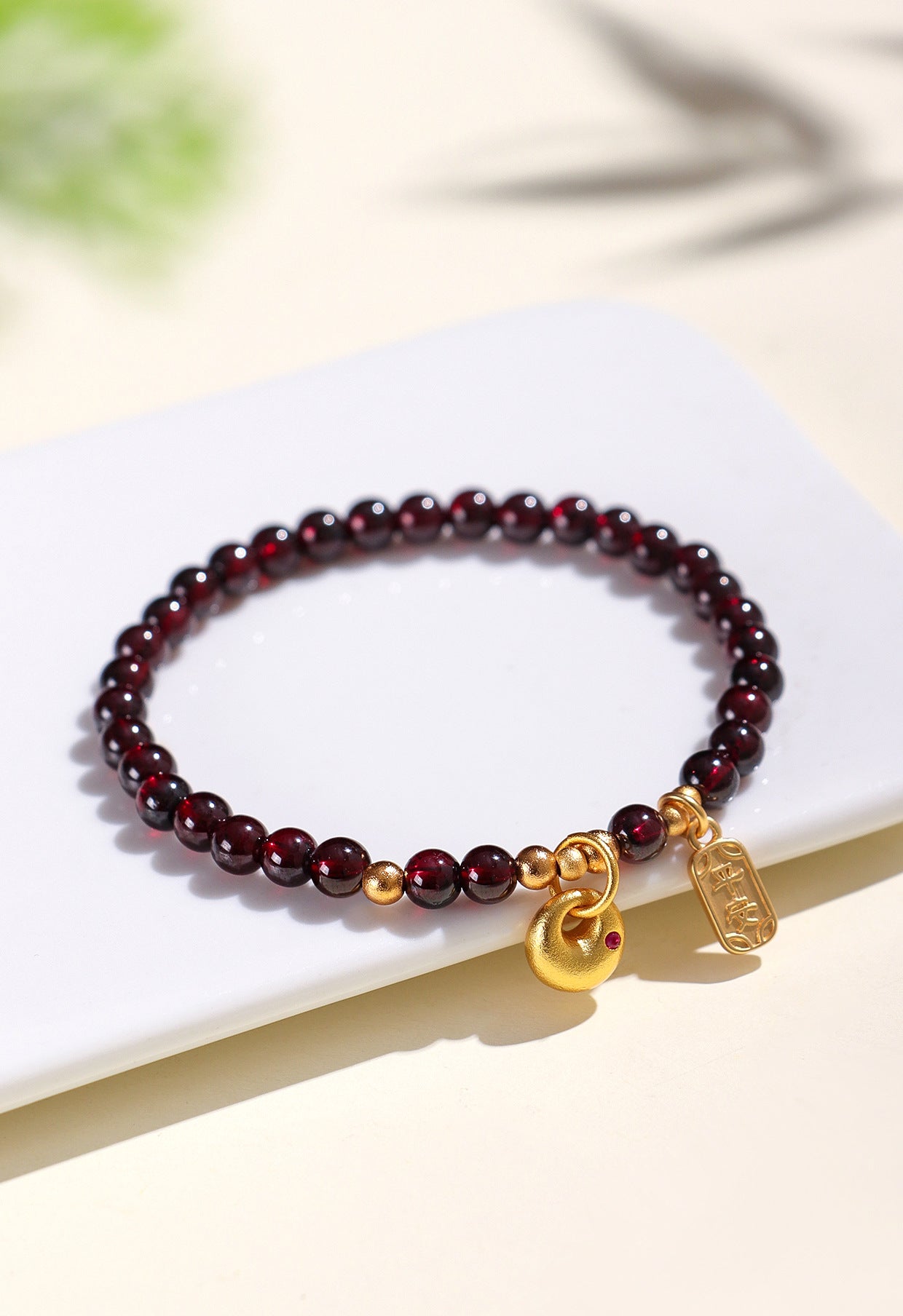 Planderful Fortune's Favor Bracelet – Lucky Garnet Beaded Design