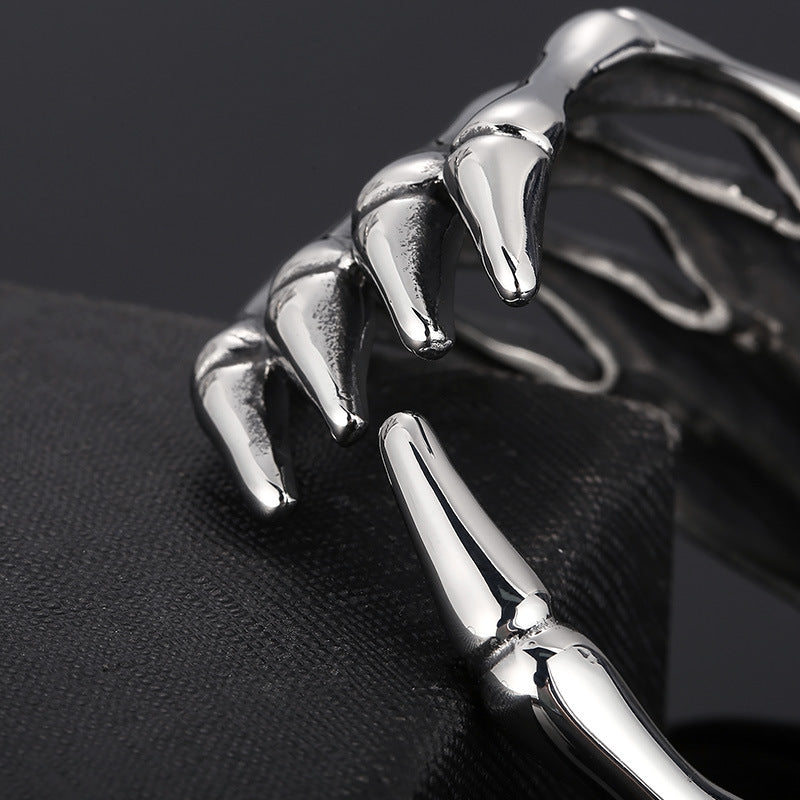 Dark Palm – & Old Titanium Steel Men's Skull Five-Claw Finger Bracelet